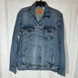 Levi Strauss Denim Jean Jacket women’s Sz Large Long Sleeve Bust 46” Length 27”